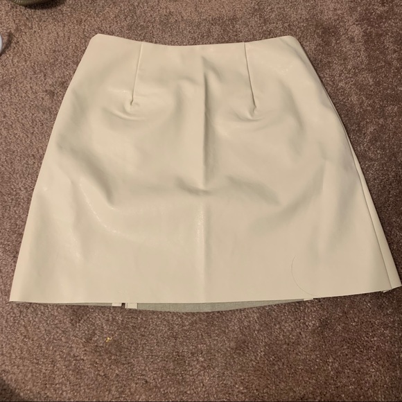 Cream faux leather mini skirt, size XS, NWT - Picture 5 of 8